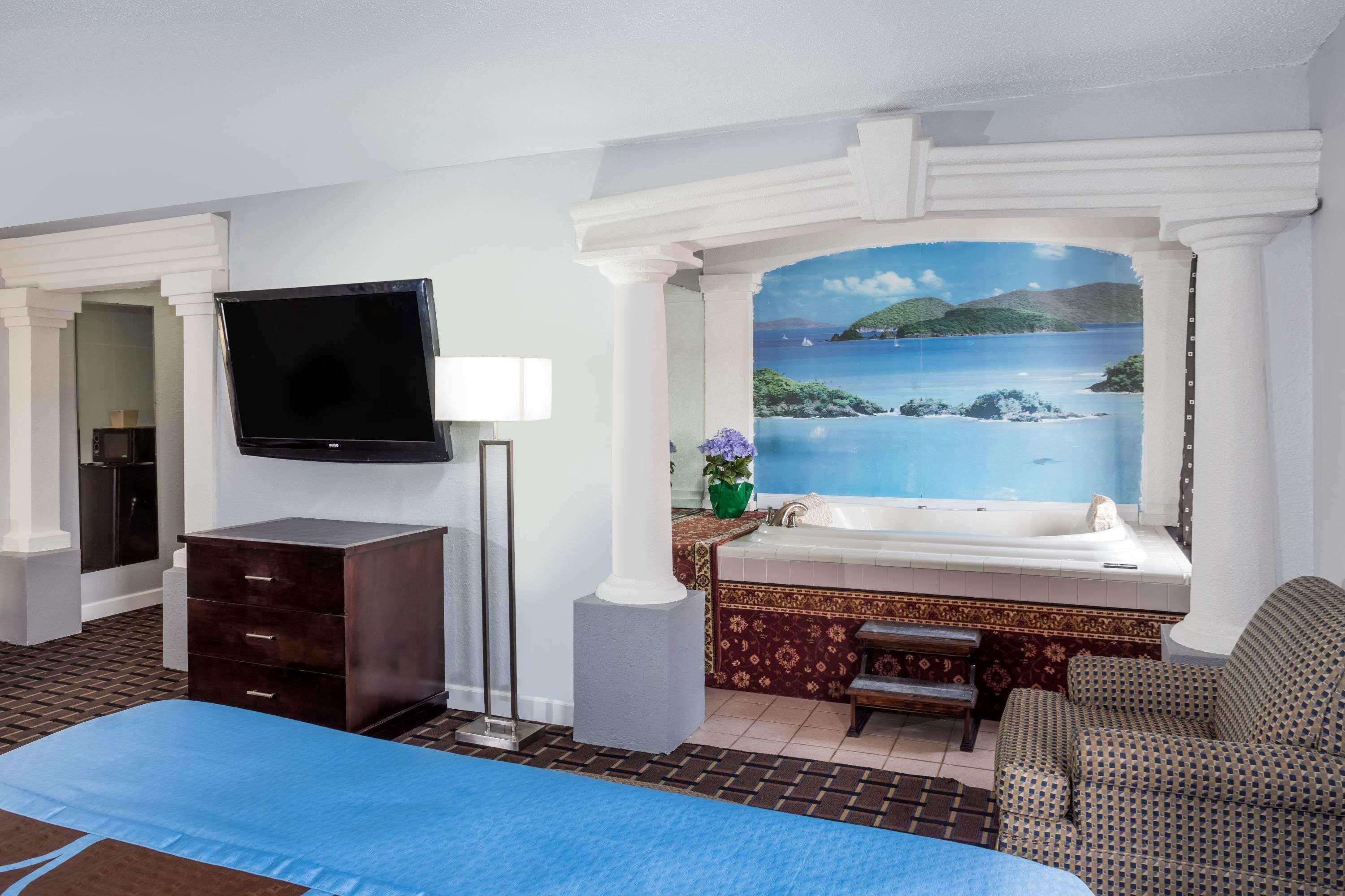 Super 8 by Wyndham Belleville St. Louis Area - photo 2