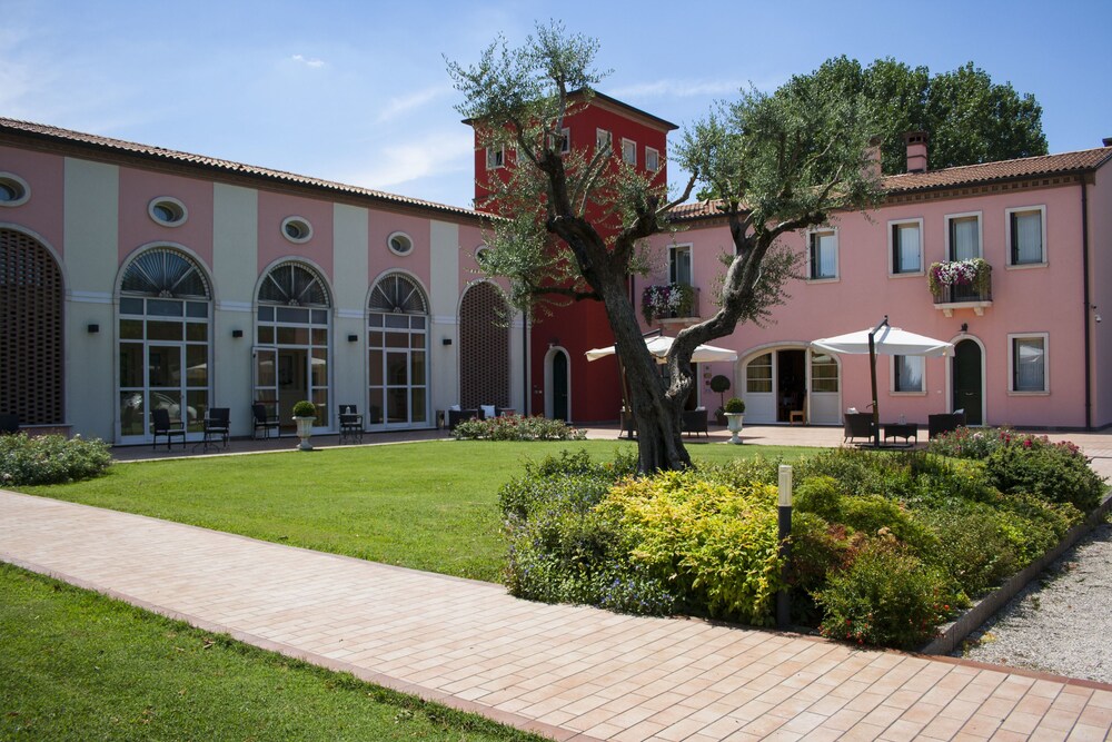 Cà Rocca Relais - carbon neutral hotel in Monselice