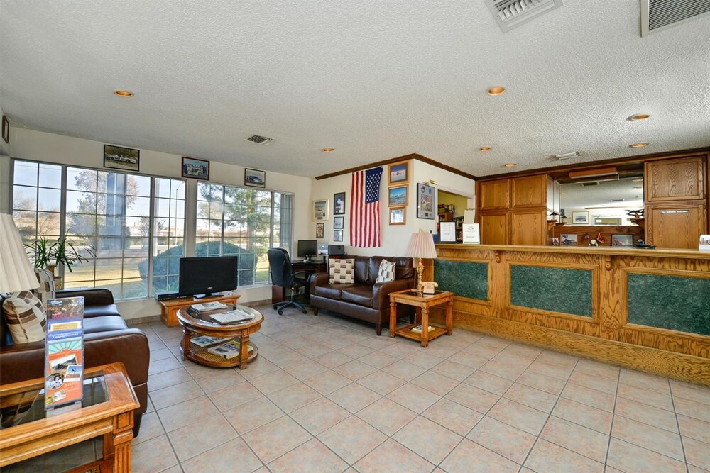 Americas Best Value Inn and Suites Lancaster - photo 2