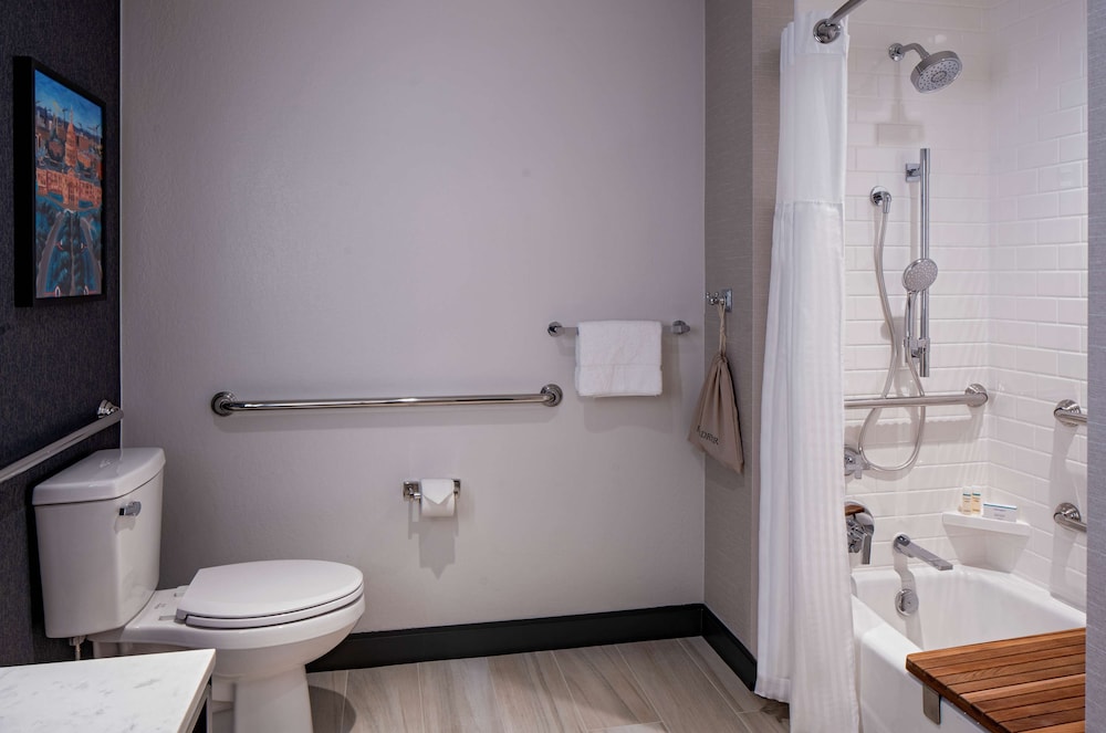 Hilton Garden Inn Austin University Capitol District - photo 16