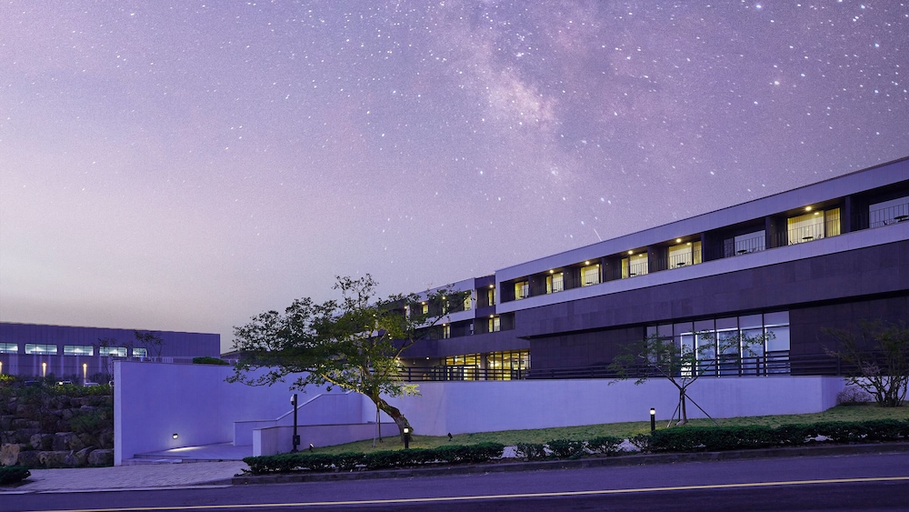 The Annex - carbon neutral hotel in Jeju City