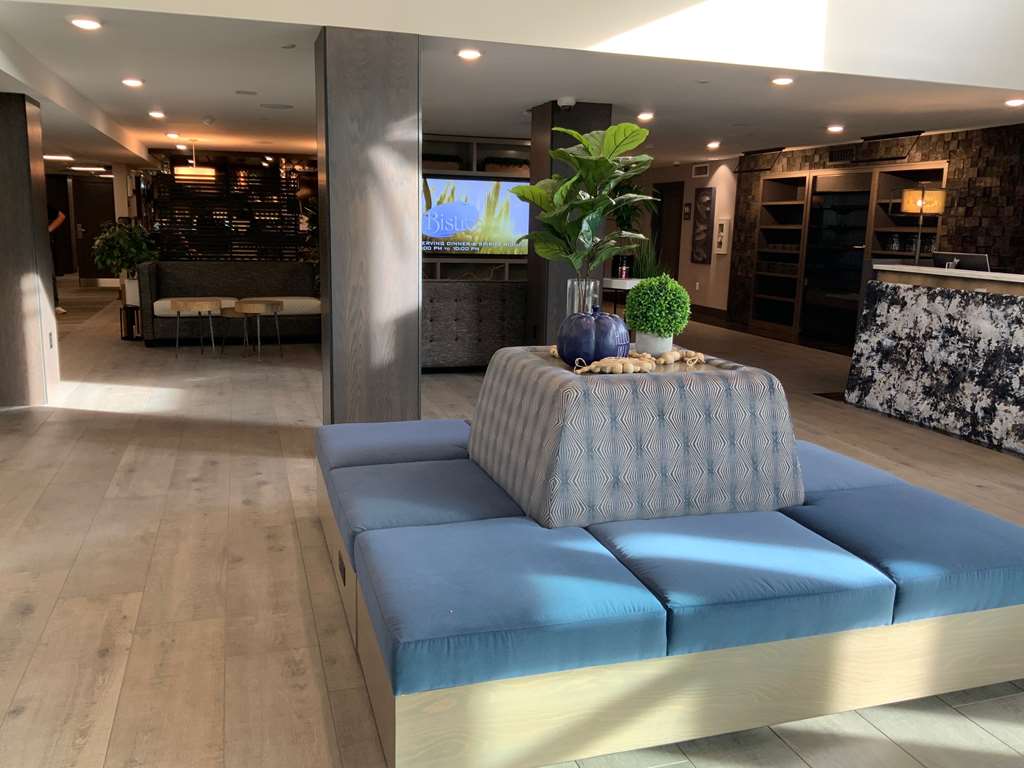 Oxford Suites Portland Jantzen Beach - photo 2