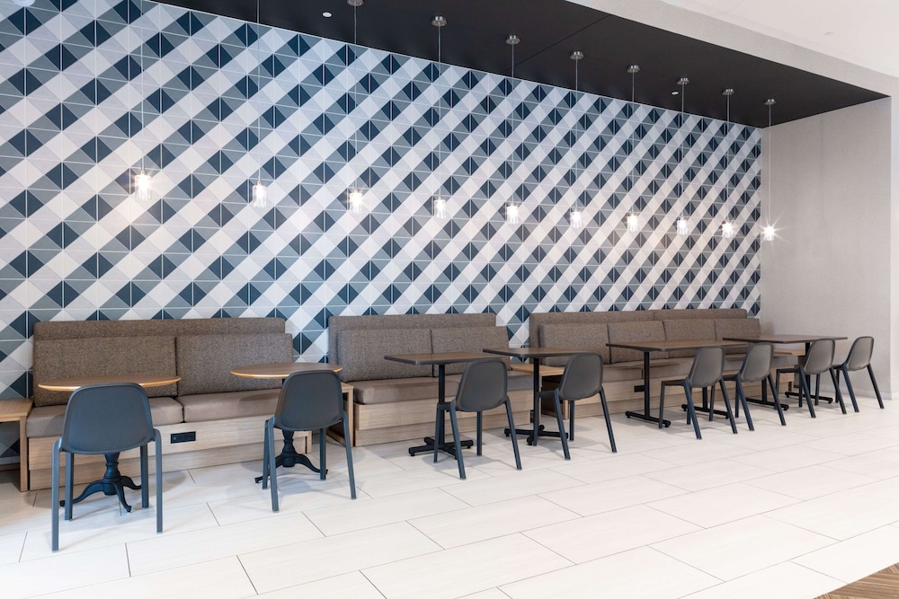 Home2 Suites by Hilton St. Louis Downtown - photo 5