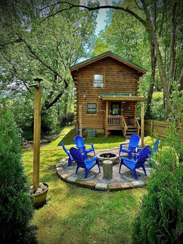 Clover Creek Cabin — 4-Star Luxury Hotel in Waynesville, United States