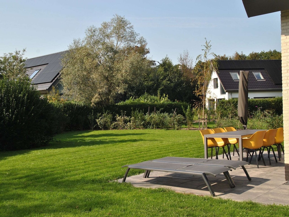 Bungalow in Texel near National Park — 4-Star Luxury Hotel in De Koog, Netherlands