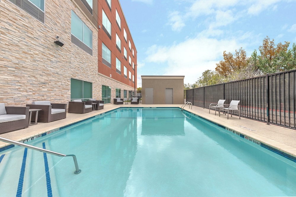 Holiday Inn Express & Suites Austin Airport East by IHG - photo 33