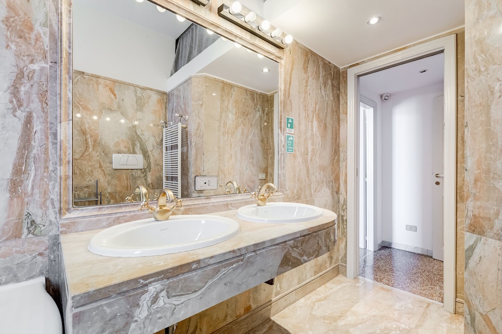 Giulio Cesare Imperatore — 4-Star Luxury Hotel in Rome, Italy