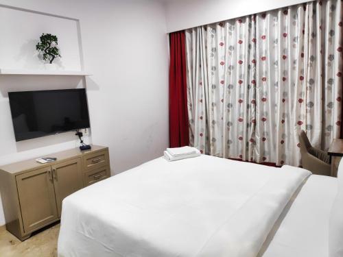 Premium Apartment in Hiranandani Powai by Maxxvalue Chitranjan