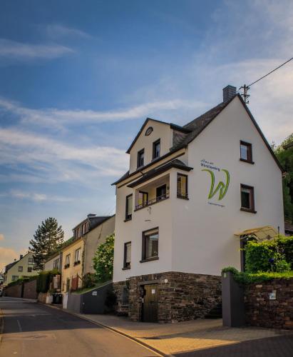 Haus am Würzlaysteig Ferienwohnungen — 4-Star Luxury Hotel in Lehmen, Germany