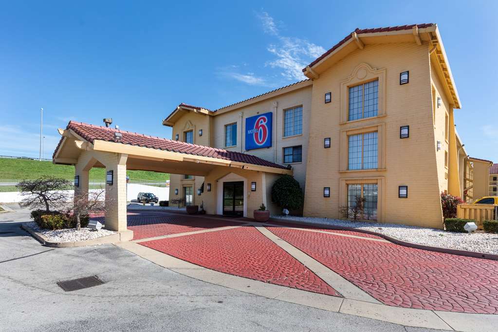Motel 6 Knoxville TN - featured photo