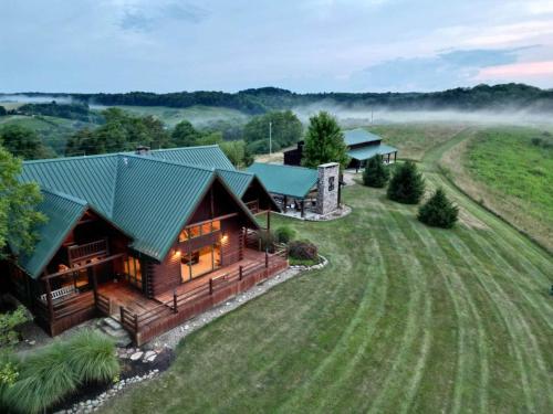 Stunning Cedar Log Home with Panoramic Views Hot Tub Game Bar & Theatre Rooms — 4-Star Luxury Hotel in Coshocton, United States