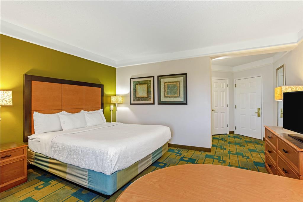 La Quinta Inn & Suites by Wyndham Orlando I Drive Conv Ctr - photo 26