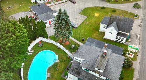 Claddagh Motel & Suites - photo 44