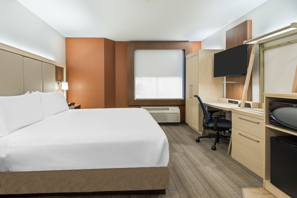 Holiday Inn Express & Suites Nearest Universal Orlando an IHG Hotel - photo 2