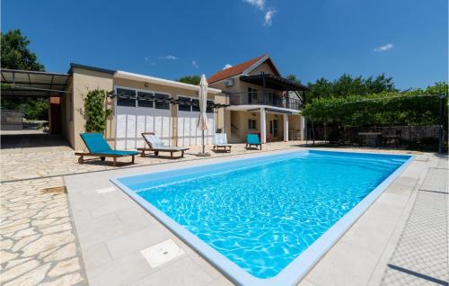 Holiday Home Obrovac I — 4-Star Luxury Hotel in Obrovac, Croatia