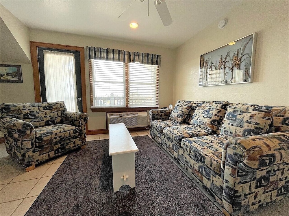 Pony Island Inn - photo 45