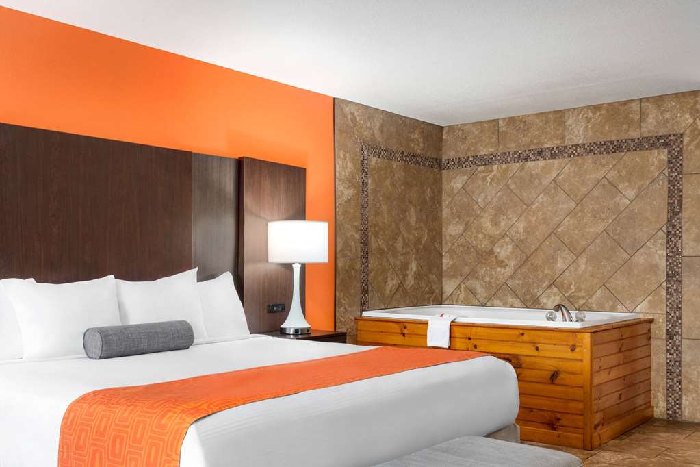 Howard Johnson by Wyndham Pigeon Forge - photo 34