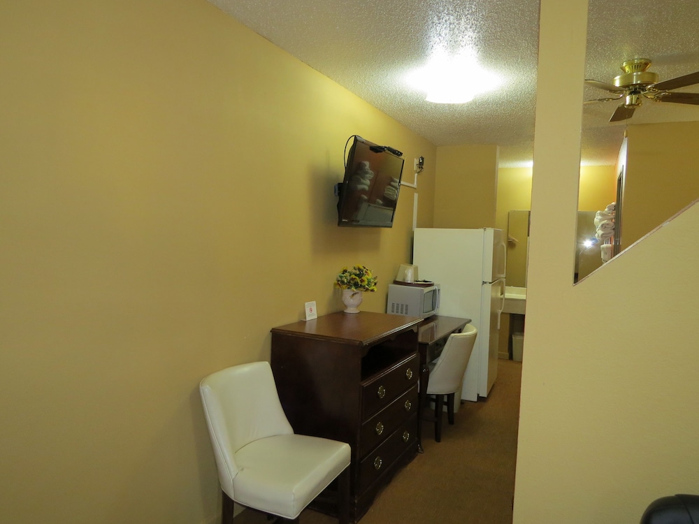 First Western Inn Caseyville - photo 33