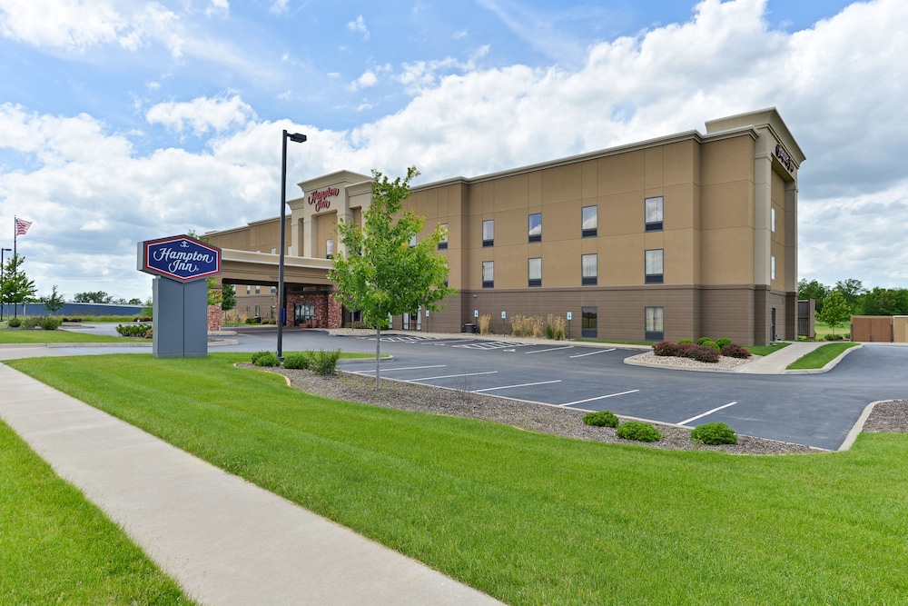 Hampton Inn Muscatine - photo 32
