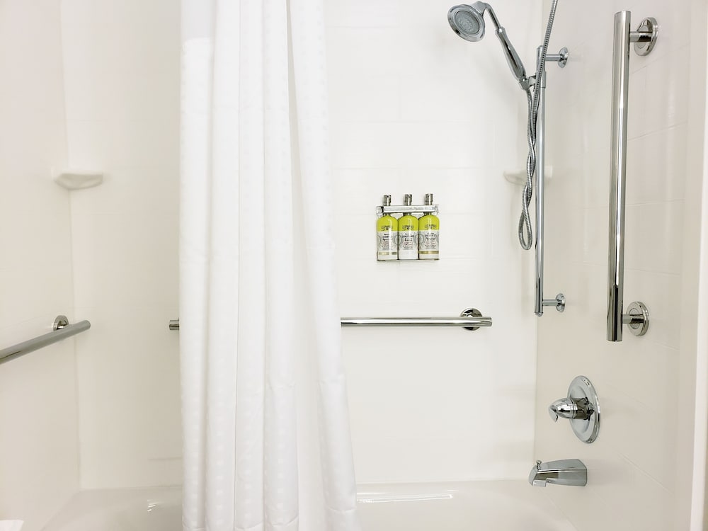 Holiday Inn Express & Suites Houston IAH Beltway 8 by IHG - photo 35