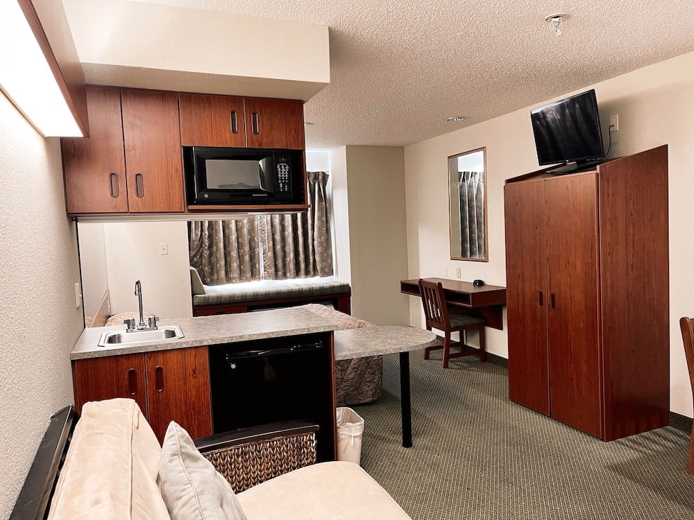 Welcome Inn & Suites - photo 10