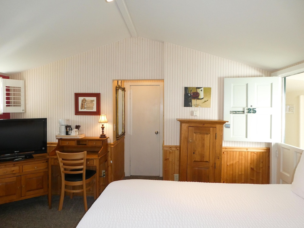 Carmel Fireplace Inn - photo 36