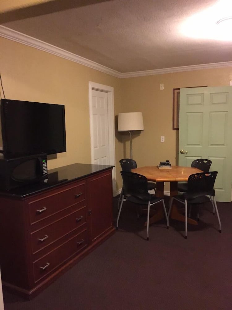 Ranch House Inn and Suites - photo 9
