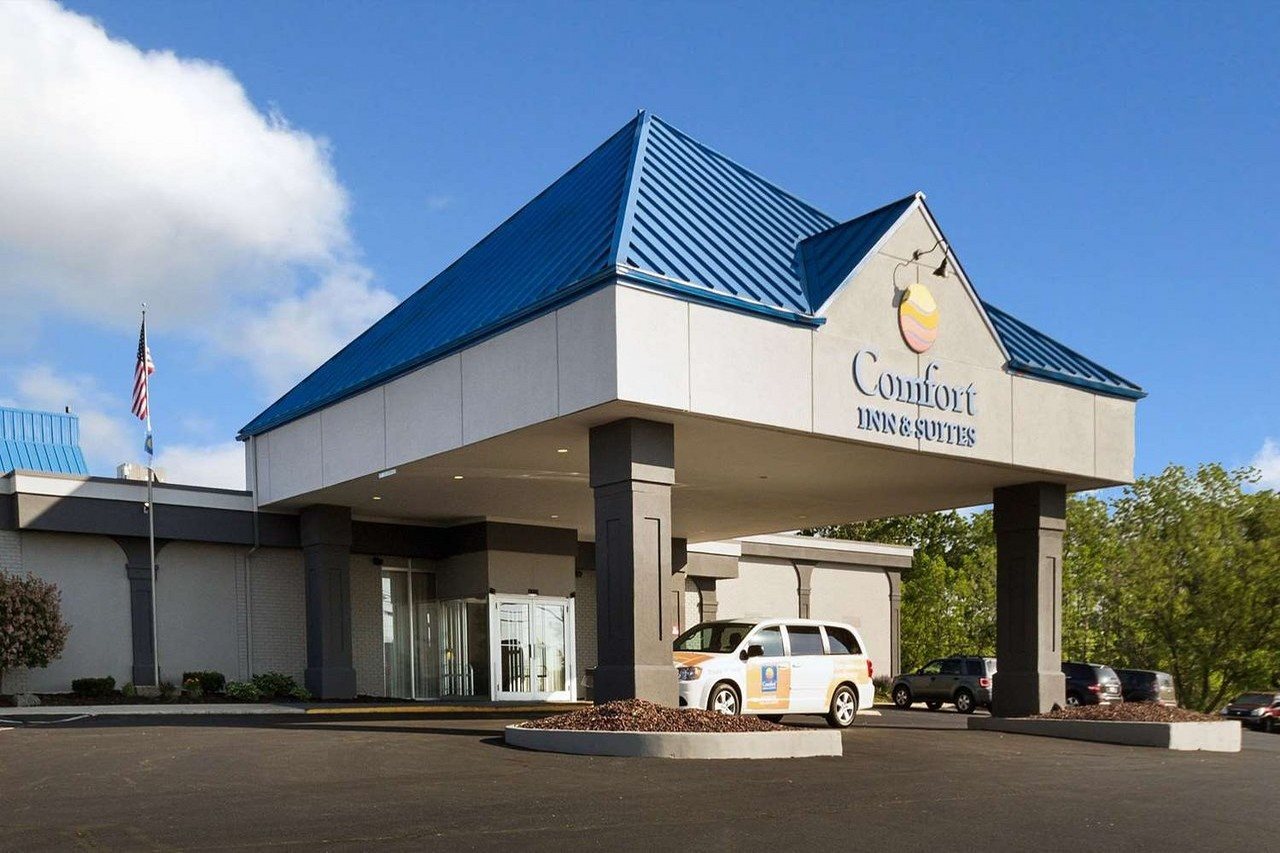 Comfort Inn & Suites Airport in North Syracuse, United States