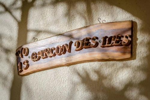 Garcon des iles — Unknown City — photo 2