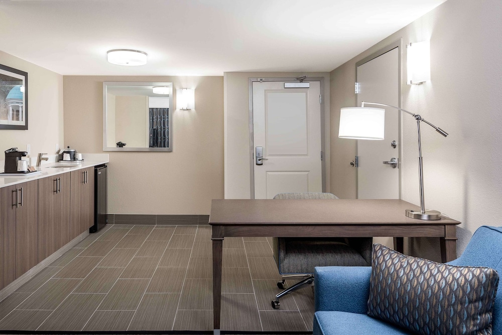 Hampton Inn & Suites Chapel Hill Durham Area - photo 22