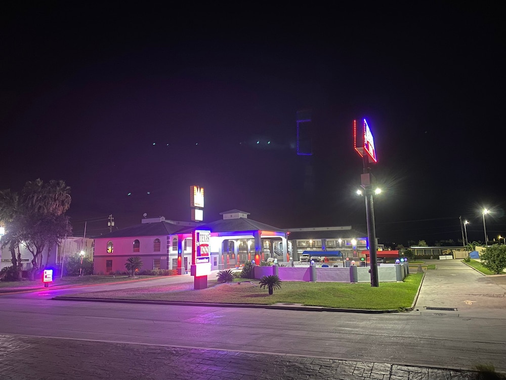 Texas Inn & Suites Raymondville - photo 79