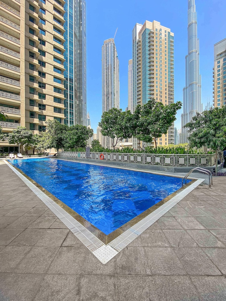 Burj Khalifa view Modern 1BDR apartment — 4-Star Luxury Hotel in Dubai, United Arab Emirates