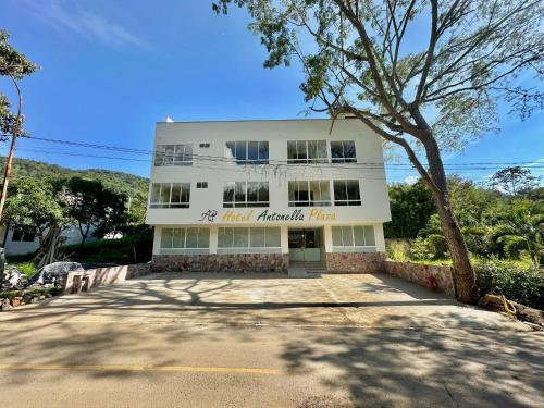 Hotel Antonella Plaza — hotel in Pinchote
