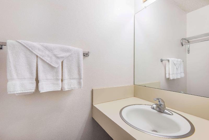 Travelodge by Wyndham Laramie - photo 18