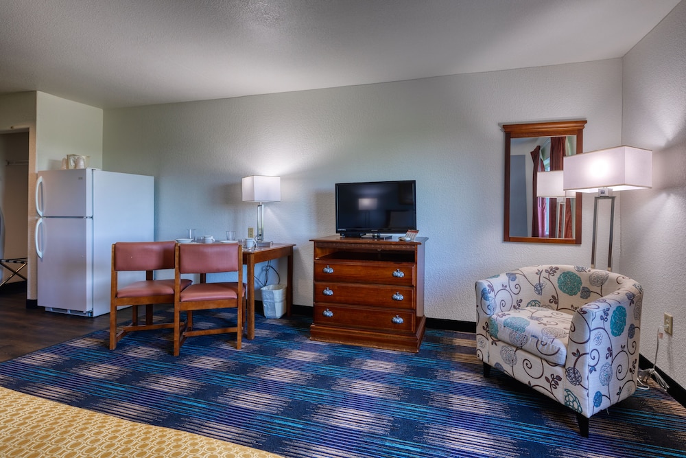 All Towne Suites - photo 6