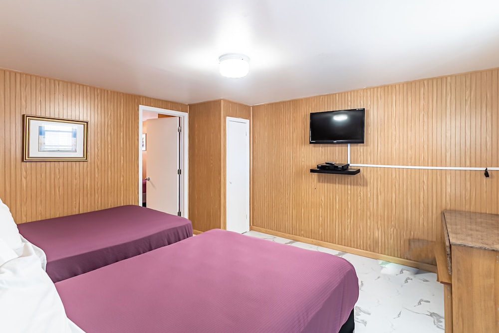 Boardwalk Sand & Surf Inn Oceanfront - photo 11