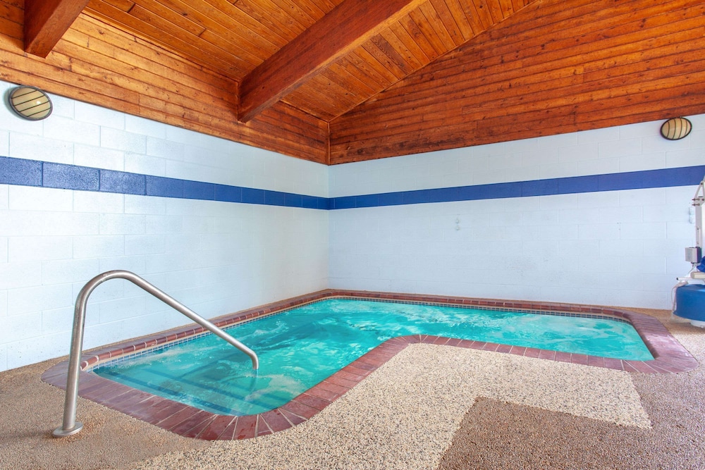 AmericInn by Wyndham Ham Lake - photo 11
