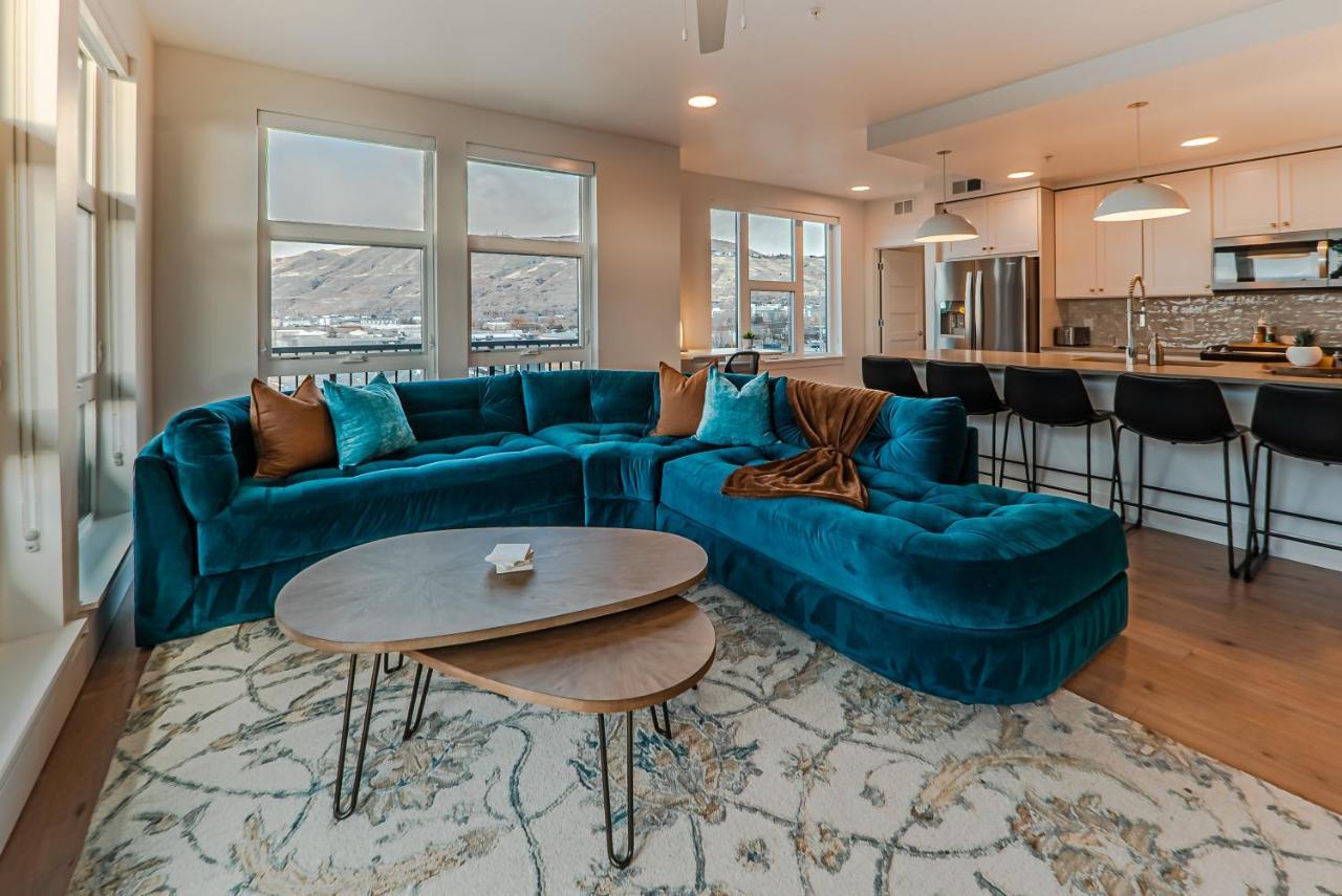 Deluxe Designer 1BR Gym Pool HTub — 4-Star Luxury Hotel in Salt Lake City, United States