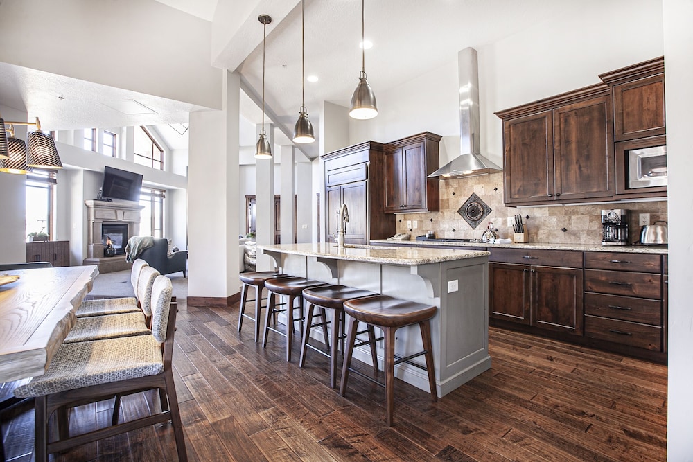 Hyatt at the Canyons by Park City Vacations — 5-Star Luxury Hotel in Bridgeport, United States