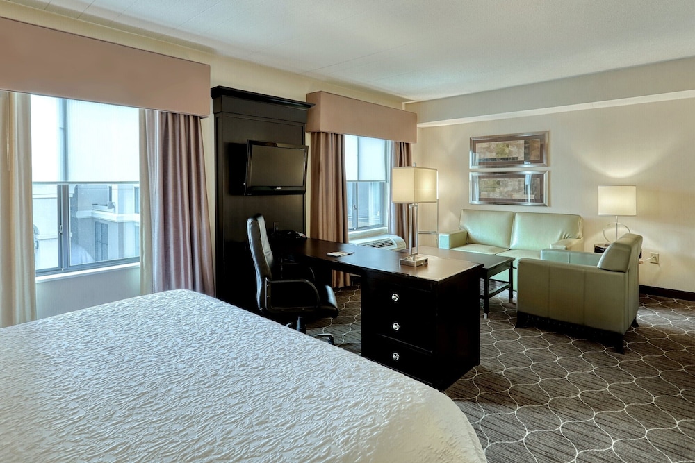 Hampton Inn & Suites Parsippany North - photo 13