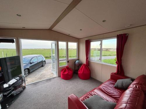 Lovely Caravan With At Steeple Bay Park Essex Ref 36016F pet-friendly hotel Southminster
