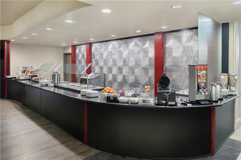 Best Western Premier Crown Chase Inn & Suites - photo 34