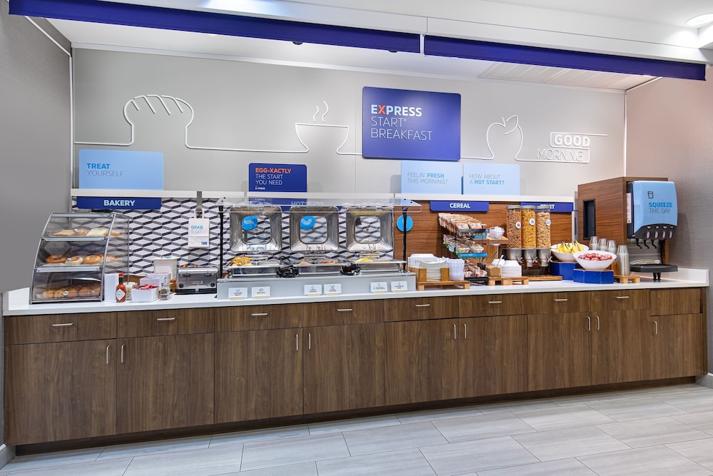 Holiday Inn Express Cleveland Northwest by IHG - photo 36