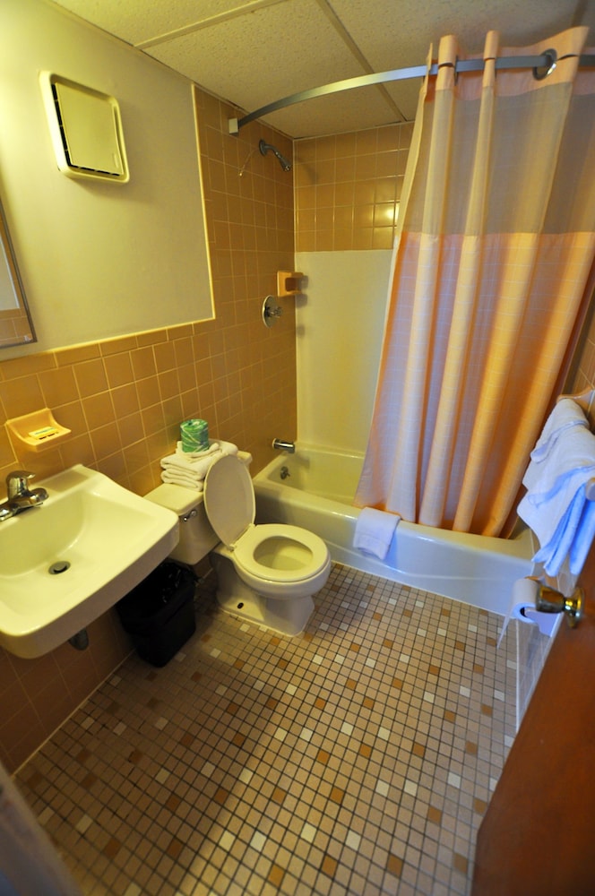 Nantucket Inn & Suites - photo 20