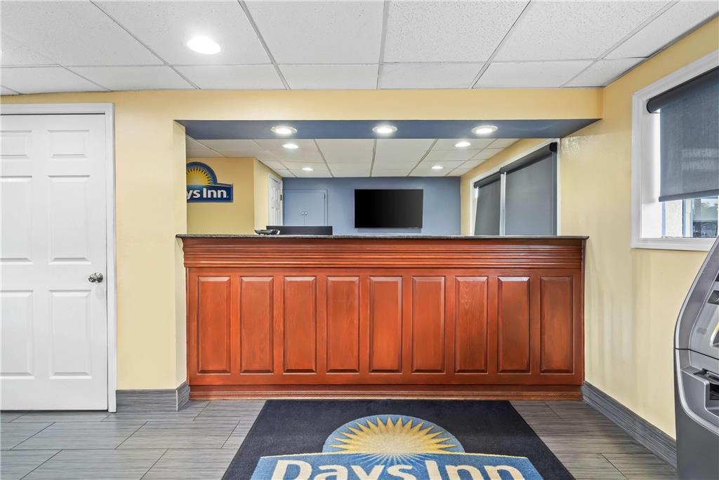 Days Inn by Wyndham Jacksonville NC - photo 8
