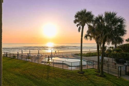 Beachfront Stunning View at NSB close to Flagler — 4-Star Luxury Hotel in New Smyrna Beach, United States