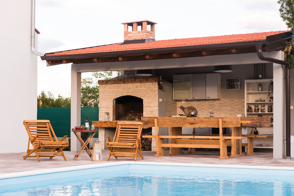 Villa Nava — 4-Star Luxury Hotel in Benkovac, Croatia