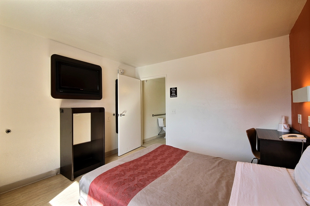 Motel 6 Laredo TX South - photo 9
