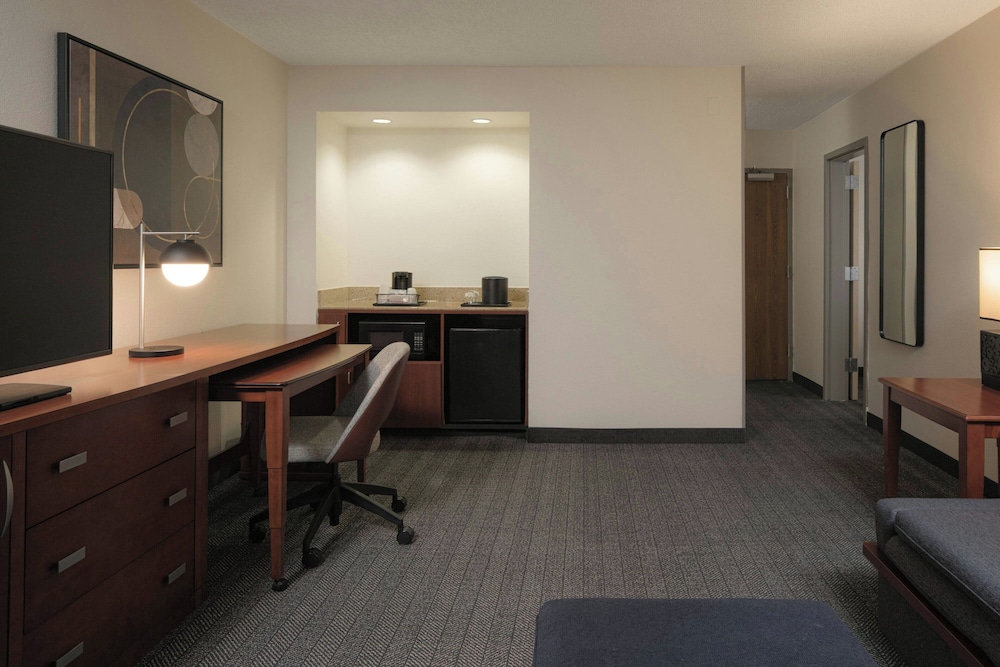 Courtyard by Marriott Louisville East - photo 4