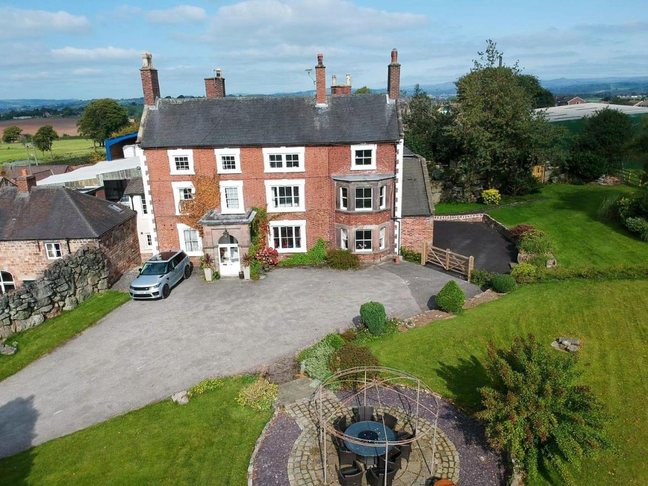 Heath View - carbon neutral hotel in Cheddleton